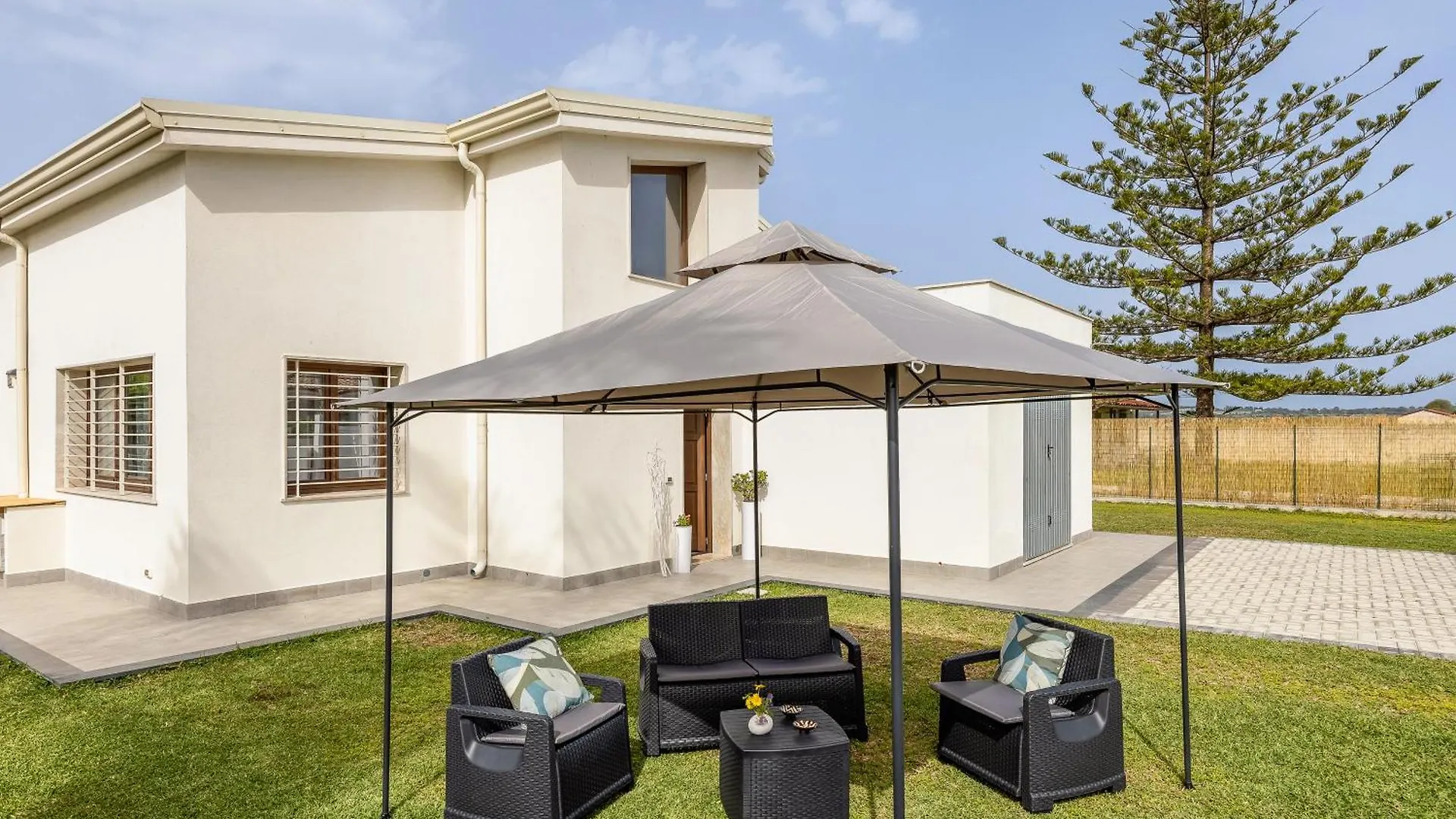 Villa Solea - Family Friendly Beach Villa Near The Sea Syracuse