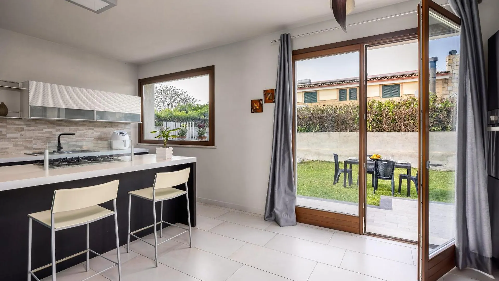 Villa Solea - Family Friendly Beach Villa Near The Sea Syracuse